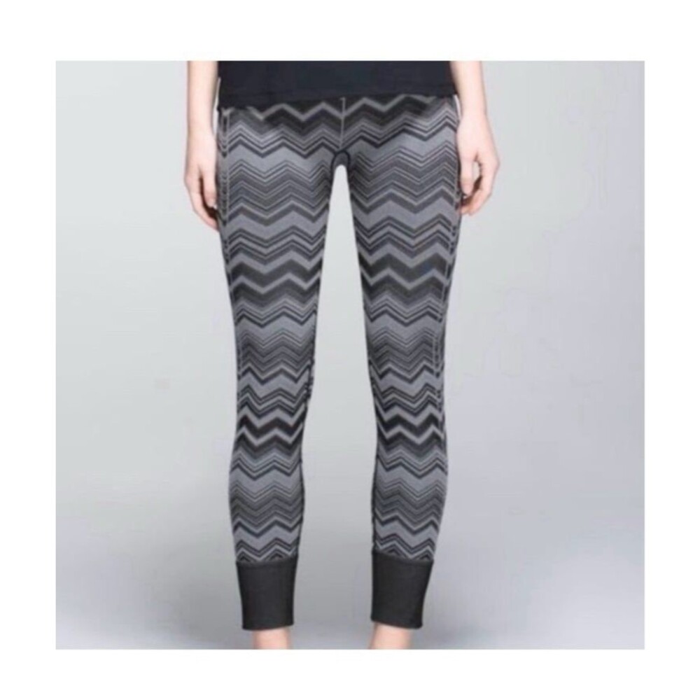 EUC Lululemon Ebb chevron leggings Small